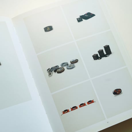 TARYN SIMON - CONTRABAND (2010) 古書