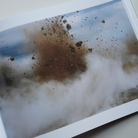 畠山直哉 Naoya Hatakeyama - A BIRD blast #130