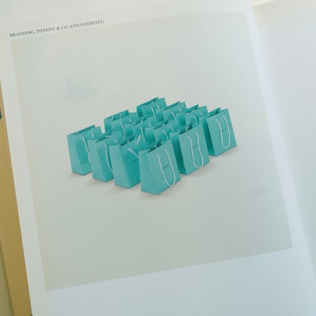 TARYN SIMON - CONTRABAND (2010) 古書
