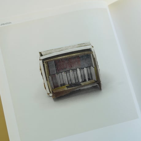 TARYN SIMON - CONTRABAND (2010) 古書
