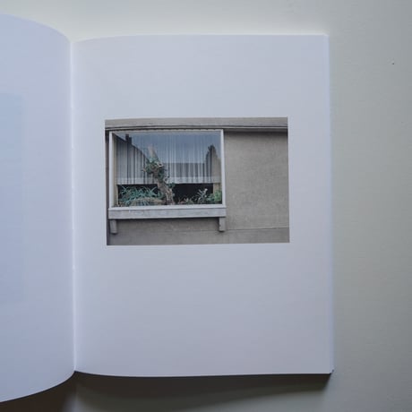LUIGI GHIRRI ルイジ・ギッリ Colazione sull'Erba（草上の昼食）