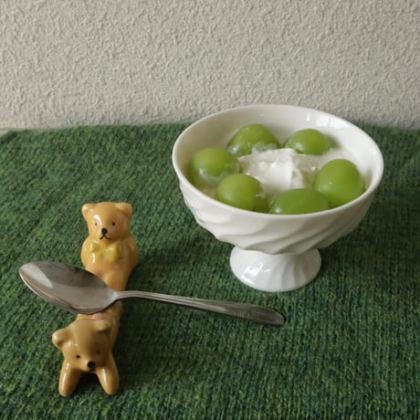 陶製の寝そべりクマ