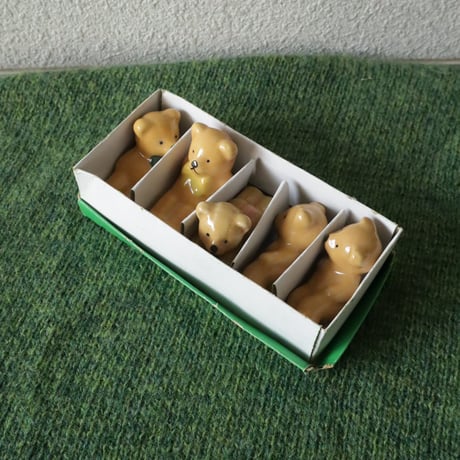 陶製の寝そべりクマ