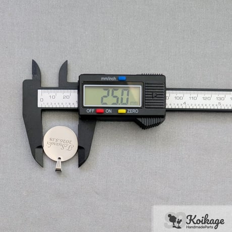 ¥399【名入れ無料】サージカルステンレス製 刻印チャーム│25mm カン付き ラウンド 鏡面 ゴールド│選べるフォント オリジナルロゴ オーダー ブランドネームタグ 片面 両面