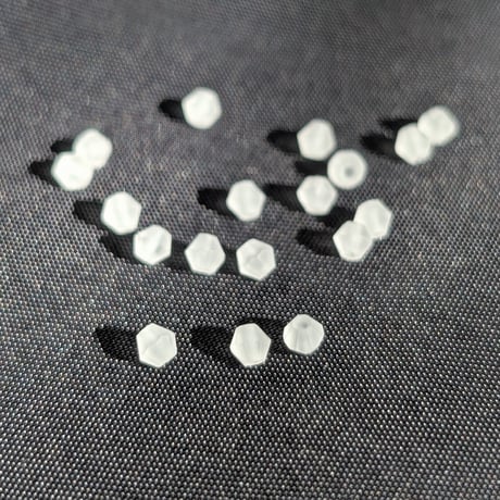 ¥99【1連】ガラス製バイコーンビーズ│3mm 半透明