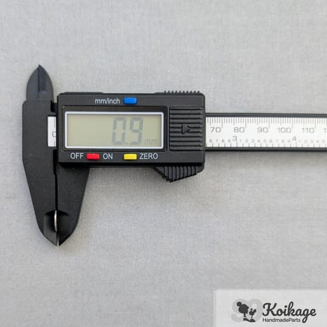 ¥99【名入れ無料】サージカルステンレス製 刻印チャーム│10mm ラウンド 鏡面 ゴールド│選べるフォント オリジナルロゴ オーダー ブランドネームタグ 片面 両面