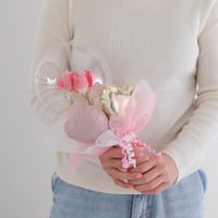 名入れクリアバルーン　ピンクチューリップ｜アーティシャルフラワー入り