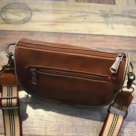 minimal leather half moon bag /3color　VG1195
