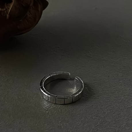 blocked minimal open ring　VM1095