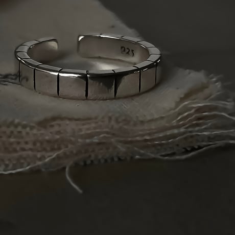 blocked minimal open ring　VM1095
