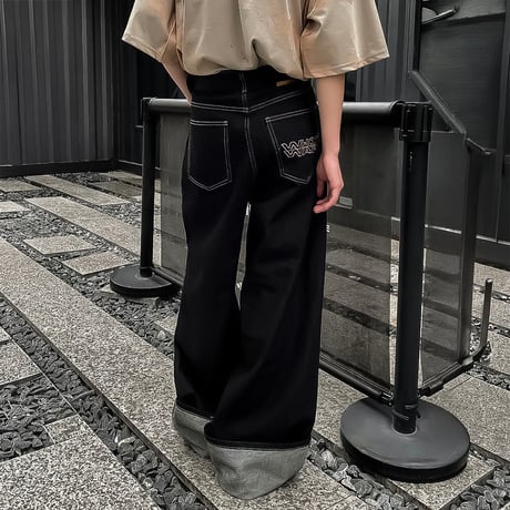 mega wide rolled-up black denim　VM1053