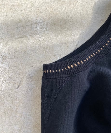 DA'S/Wrap-over Sweatshirt with PATRINIA 'TSURIAMI'/ Black (DA'Sのラップオーバースウェットシャツ/ 黒)
