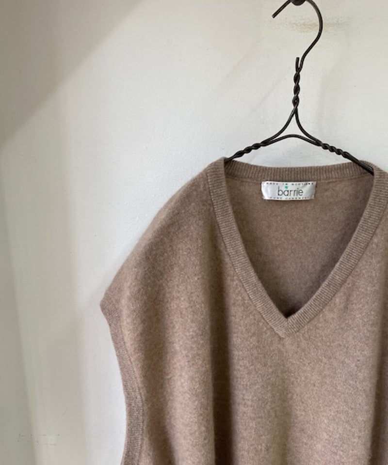 1980s Vintage Scottish ivory cashmere V-neck bi