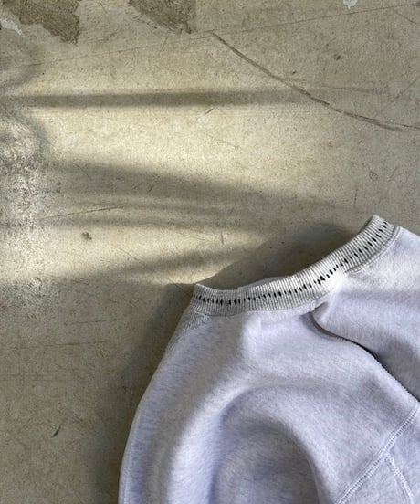 DA'S/Wrap-over Sweatshirt with PATRINIA 'TSURIAMI'/ light grey(DA'Sのラップオーバースウェットシャツ/ ライトグレー)