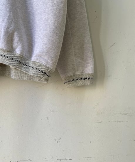 DA'S/Wrap-over Sweatshirt with PATRINIA 'TSURIAMI'/ light grey(DA'Sのラップオーバースウェットシャツ/ ライトグレー)