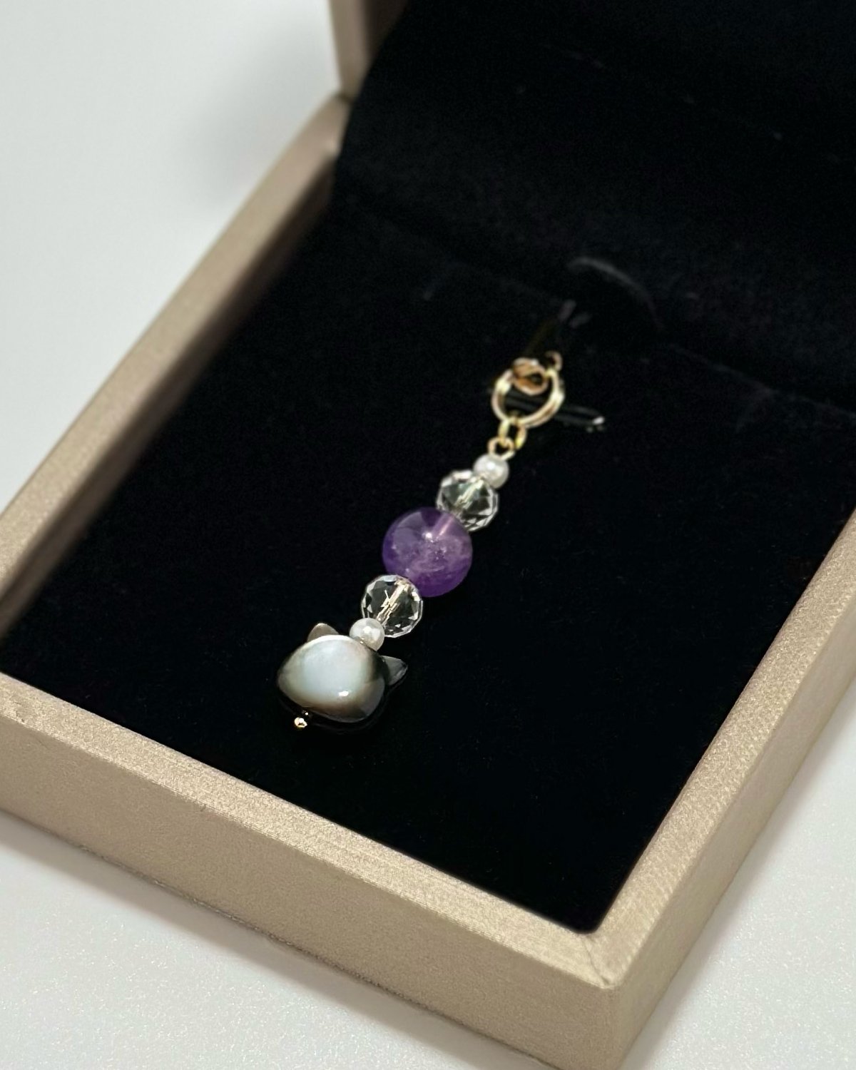 パワーストーンストラップ】アメジスト 猫パーツ付き | 穏心堂-おん