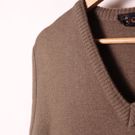 Liviany / 1980s Italian Wool Knit Vest