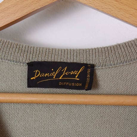 Daniel Hechter Diffusion / 1980s French Beige V-Neck Knit
