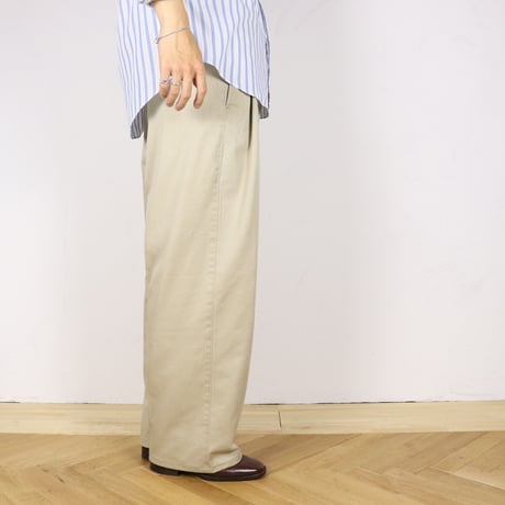 W30 2-Tuck Chino Trousers 011