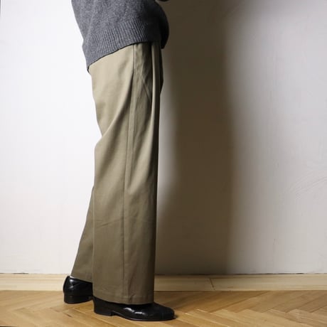W26 2-Tuck Chino Trousers 038