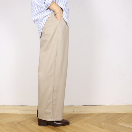 W28 2-Tuck Chino Trousers 013