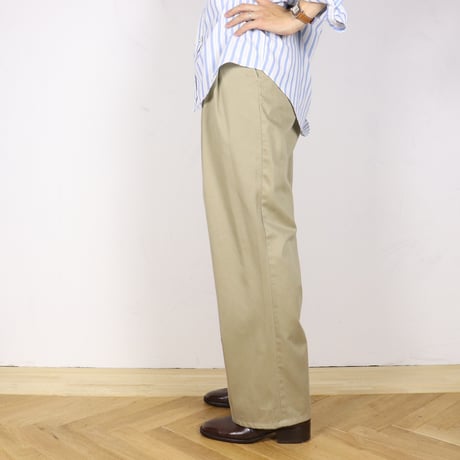W28 2-Tuck Chino Trousers 012