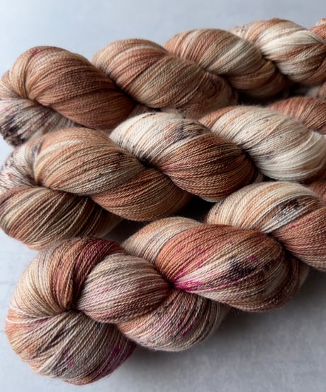 Lace / Caramel Praline