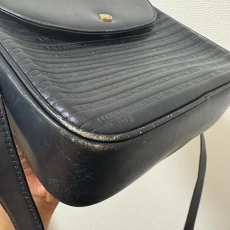 VALENTINO 黒 レザー ショルダーバッグ ロゴ型押し イタリアブランド