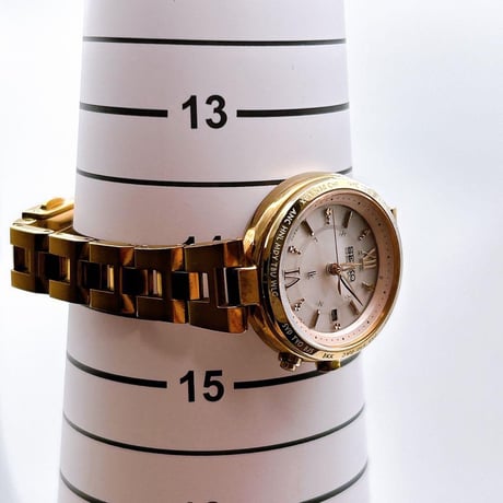 SEIKO LUKIA（セイコー ルキア） ソーラー電波 レディース腕時計 チタン ゴールド USED