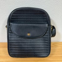 VALENTINO 黒 レザー ショルダーバッグ ロゴ型押し イタリアブランド