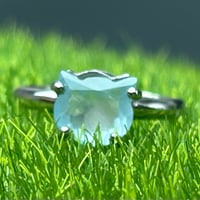 ミルキーアクアマリンの猫カットリング