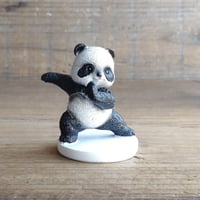 可愛らしいパンダのオブジェシリーズ　『修行六兄弟、四男坊』