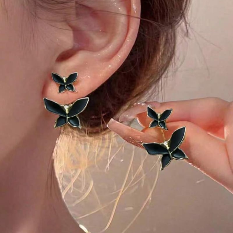 蝶モチーフスタッドピアス | NOIR BLANC