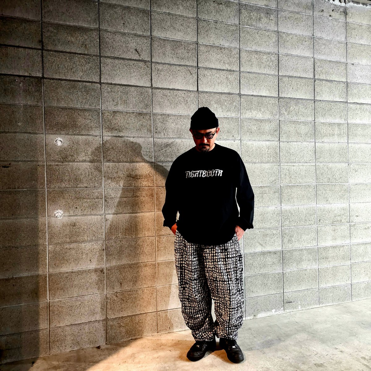 TIGHTBOOTH | BLEEDING LOGO BALLOON PANTS | Blac