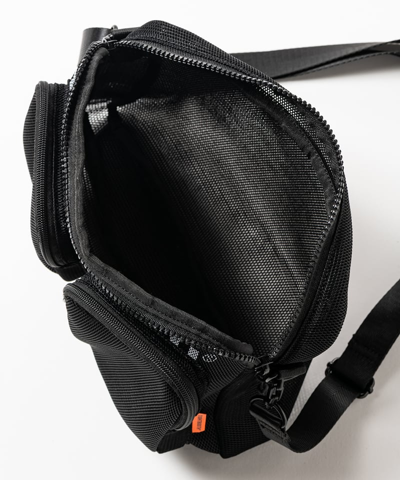 𝐓𝐈𝐆𝐇𝐓𝐁𝐎𝐎𝐓𝐇 | TBPR / LOGO MESH SACOCHE | Gray |
