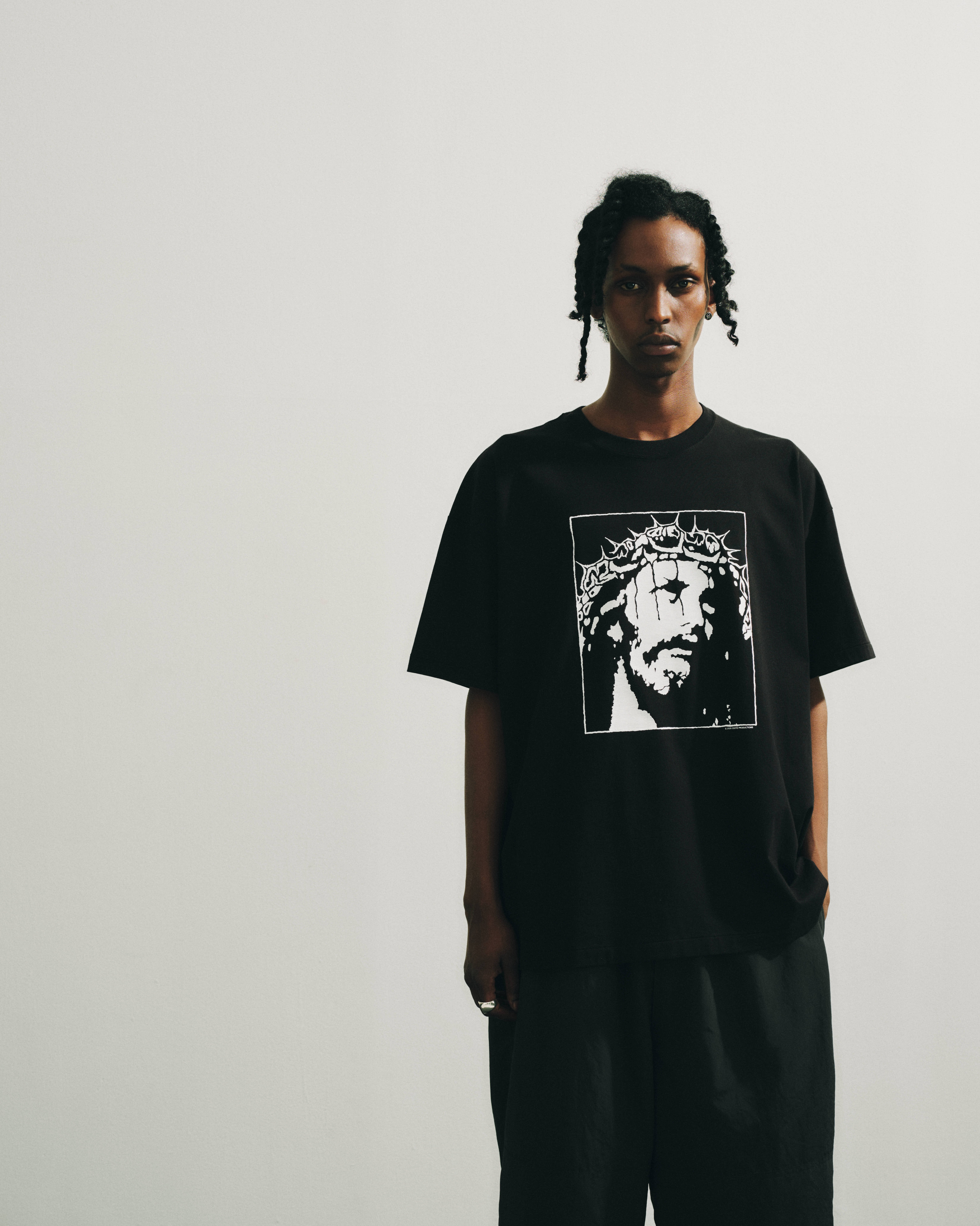 𝐂𝐎𝐎𝐓𝐈𝐄 | Print S/S Tee - JESUS | White | Work I