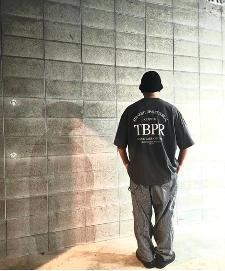 TIGHTBOOTH | STRAIGHT UP S/S T-SHIRT | Charcoal