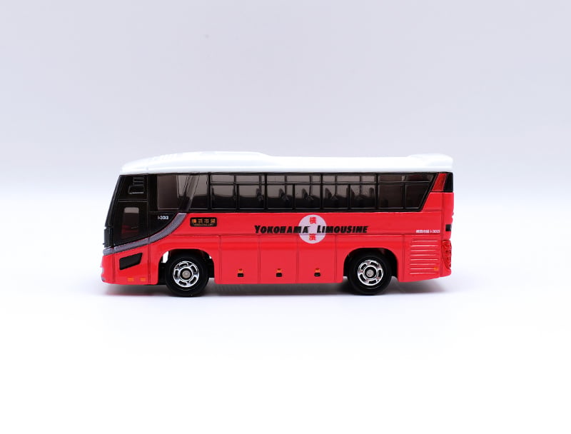1/80スケール　横浜市営バス　リムジン&あかいくつル 1/80スケール 横浜市営バス リムジン&あかいくつル - メルカリ