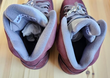 ナイキ　AIR JORDAN 5 RETORO SEメンズスニーカー　ディープ バーガンディ/フリント グレー-シルバー　26.5㎝