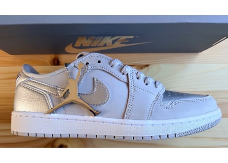 ナイキ　AIRJORDAN1RETRO LOW OG メンズスニーカー26.5㎝ シルバー/グレー
