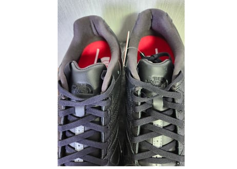 ノースフェイス　THE NORTH FACE　トレイルランニングメンズスニーカー　黒　26.5㎝