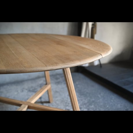 アーコールドロップリーフテーブル