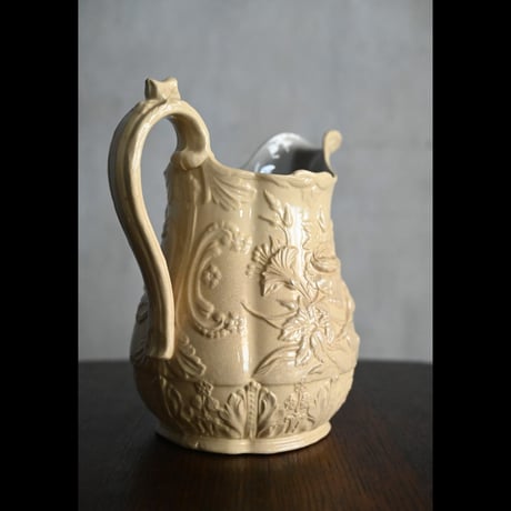 ボタニカルレリーフのジャグ
