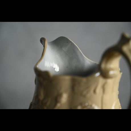 ボタニカルレリーフのジャグ
