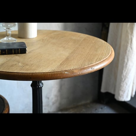 アイアンレッグ　カフェテーブル