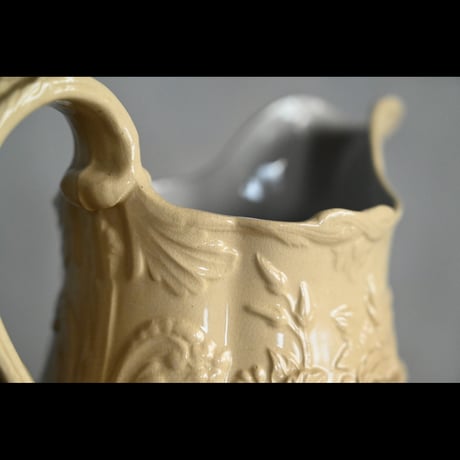 ボタニカルレリーフのジャグ