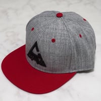 CORVO 3D LOGO SNAPBACK CAP(Gray × Red)