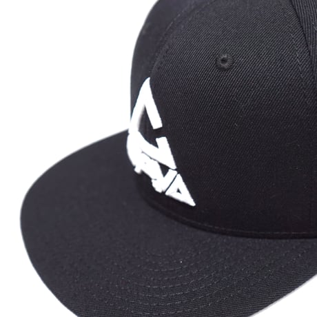 CORVO 3D LOGO SNAPBACK CAP(Black × White)