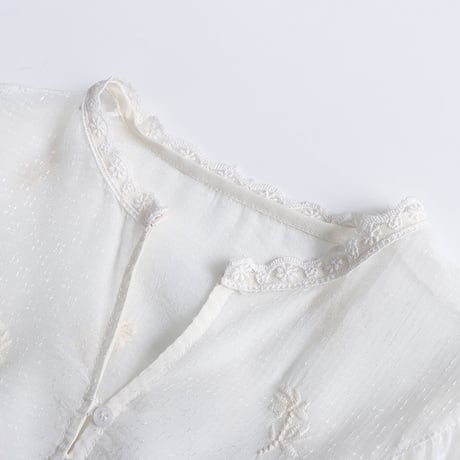 Embroidery Sheer Frill Long Sleeve Blouse｜刺繍シアーフリル長袖ブラウス　HB1075