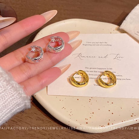 Quilted Minimal Hoop Earrings｜キルティング調ミニマルフープピアス（2color）　HI1013